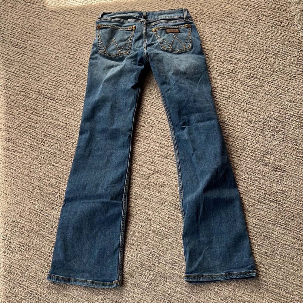 Like new wrangler boot cut jeans. 5x34